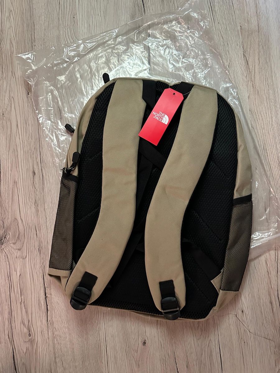 North Face Zaini: The North Face Rucksack – Nuovo (secondo la descrizione) da Basel venduto da pau_s6pv 1