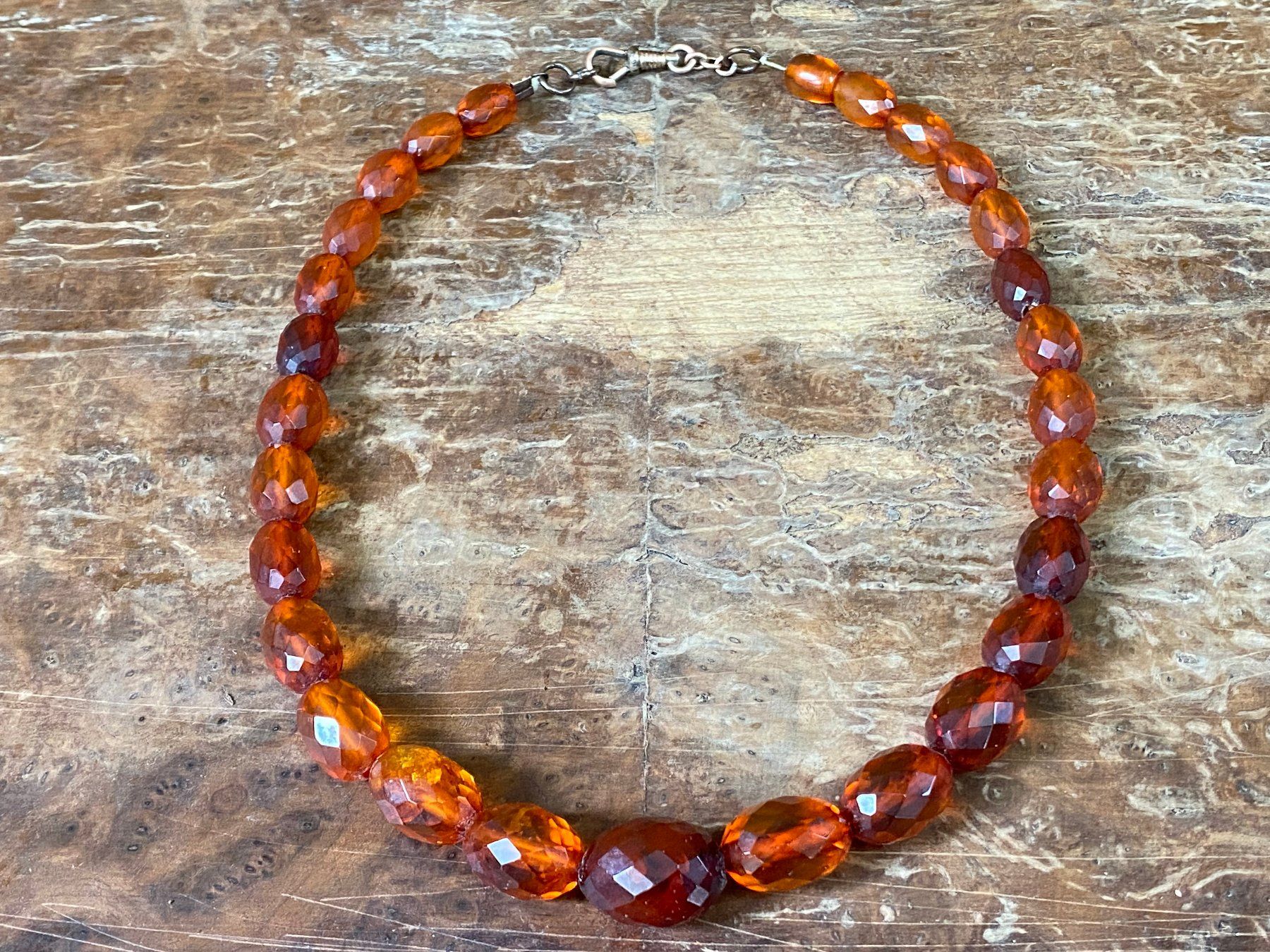 Catenine: Vintage Elegante Facettierte Bernsteinkette – Usato da Schaffhausen venduto da vintageville 2