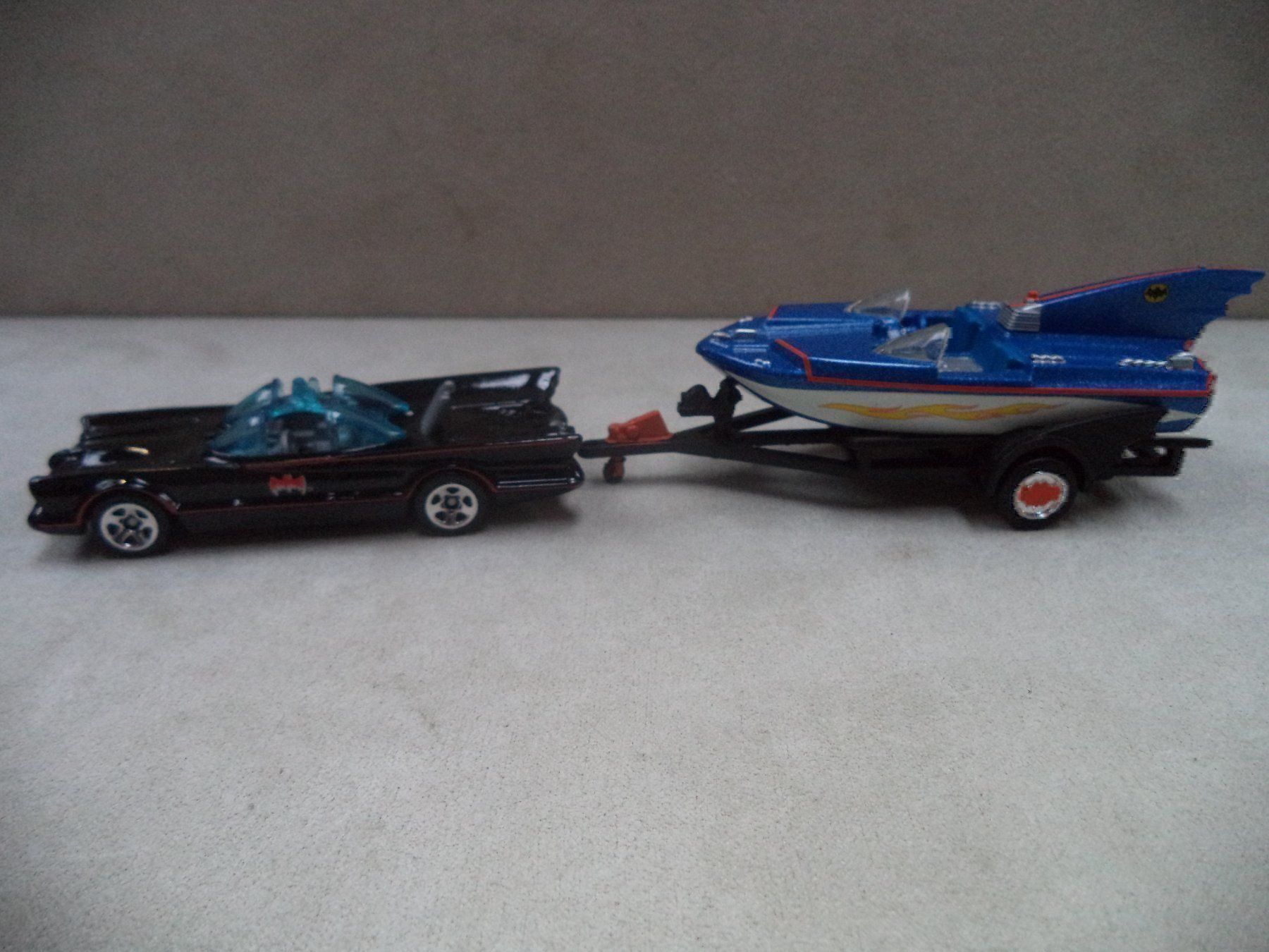 Hot Wheels Modellautos: Batmobile/ Batboat 1:64 – Neu (gemäss Beschreibung) aus Rieden AG von Wirth03