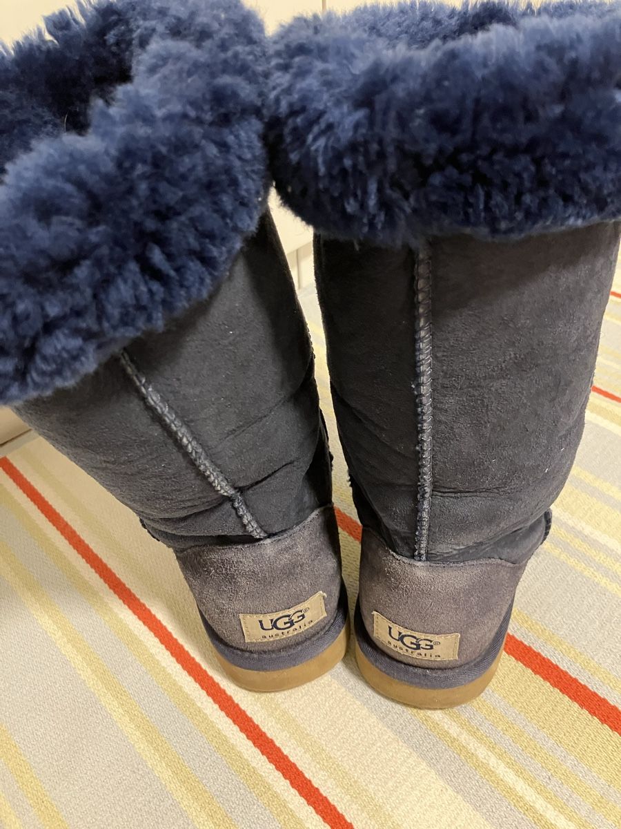 Ugg Scarpe da donna: Bottes UGG bleu marine 39 – Usato da Epalinges venduto da Tosca20 1
