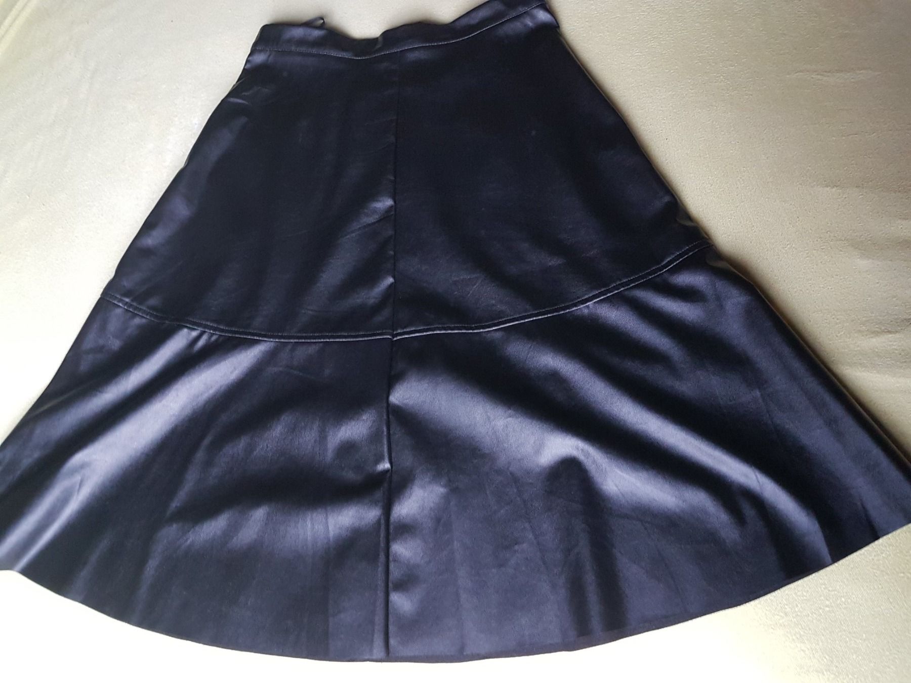Shein Gonne: Jupe noire imitation cuir taille S marque Shein – Usato da Villiers venduto da san_jn5w 6