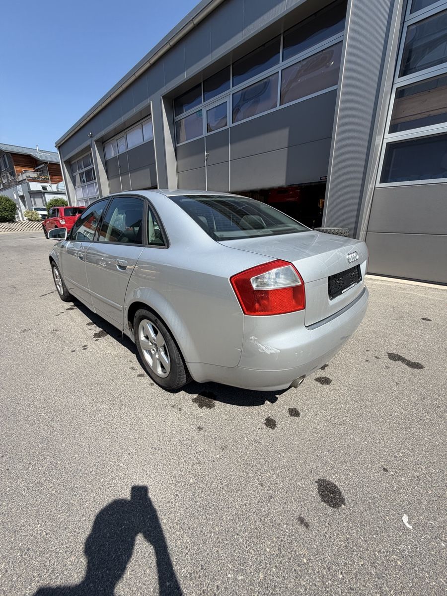 Audi Autos: Audi A4 2.0  – D'occasion à Denges par nrr_mkx8 2