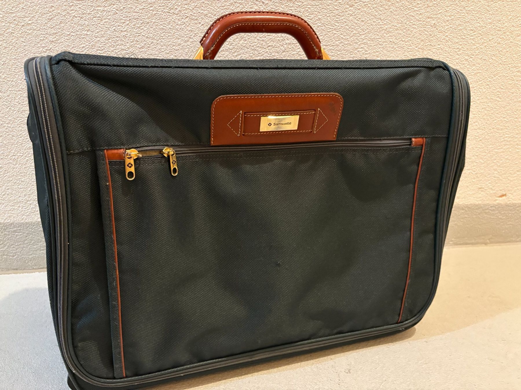 Valises & Sacs: Samsonite Kleiderschrank Trolley – D'occasion à Elgg par Jo_Naj 2