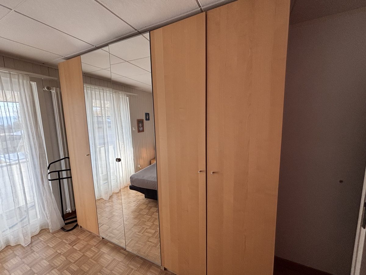 Armadi: 5türiger Ikea Kleiderschrank – Usato da Hinwil venduto da Spazzo