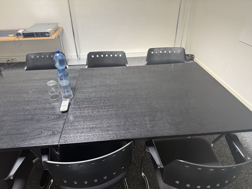 Scrivanie: Konferenztisch / Bürotisch – Usato da Lohn-Ammannsegg venduto da tschemeker