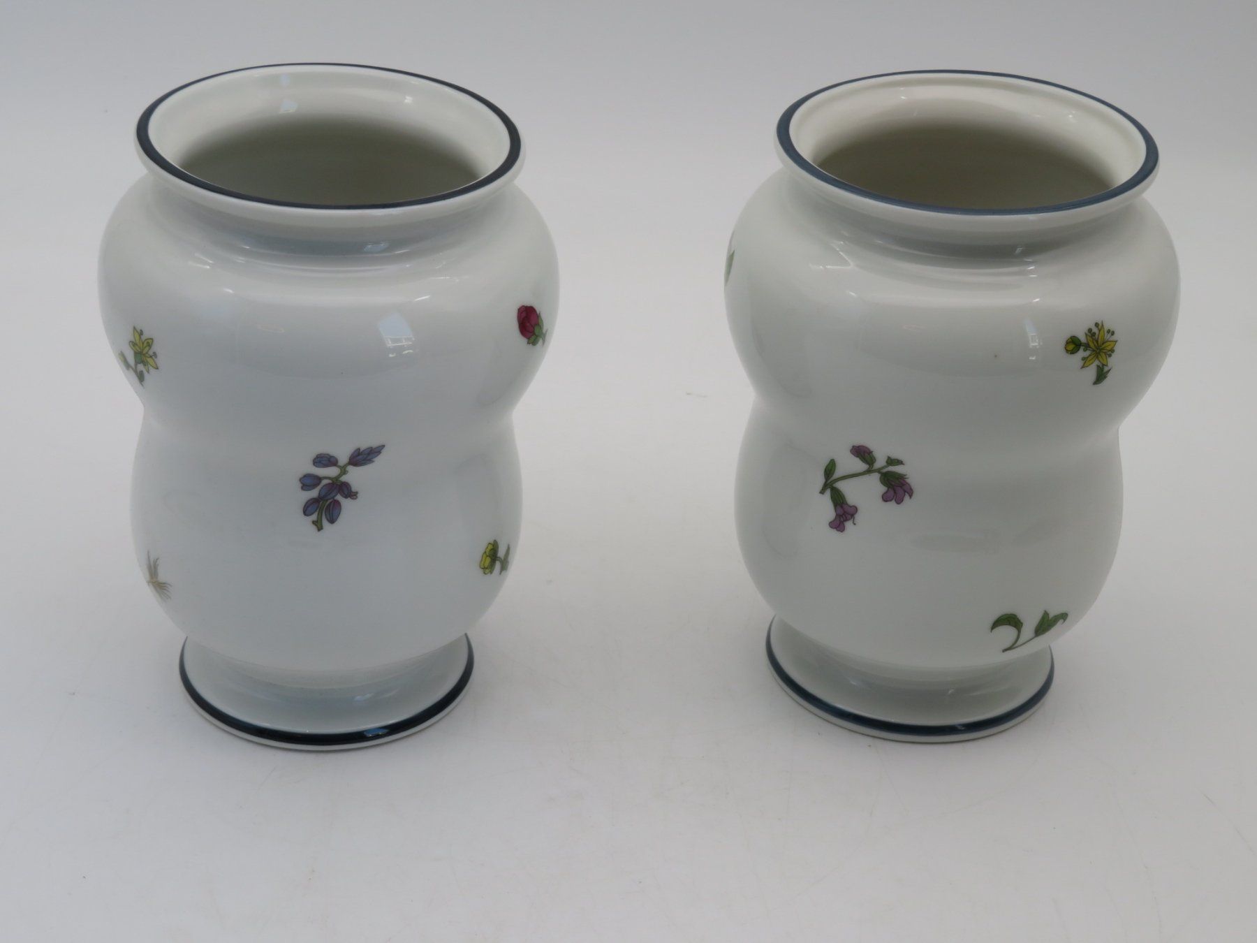 Vasi & Recipienti: 2 Langenthal Keramik-Apothekengefässe mit Blumenmuster – Usato da Reinach BL venduto da WBZ-Flohmarkt 1