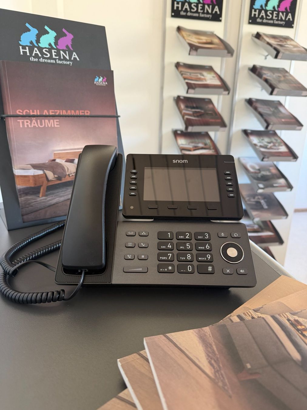 Snom Telefoni: Snom D865 - Professionelles IP-Telefon mit Farbdisplay – Usato da Biel-Benken BL venduto da HASENA-Dream-Factory 4