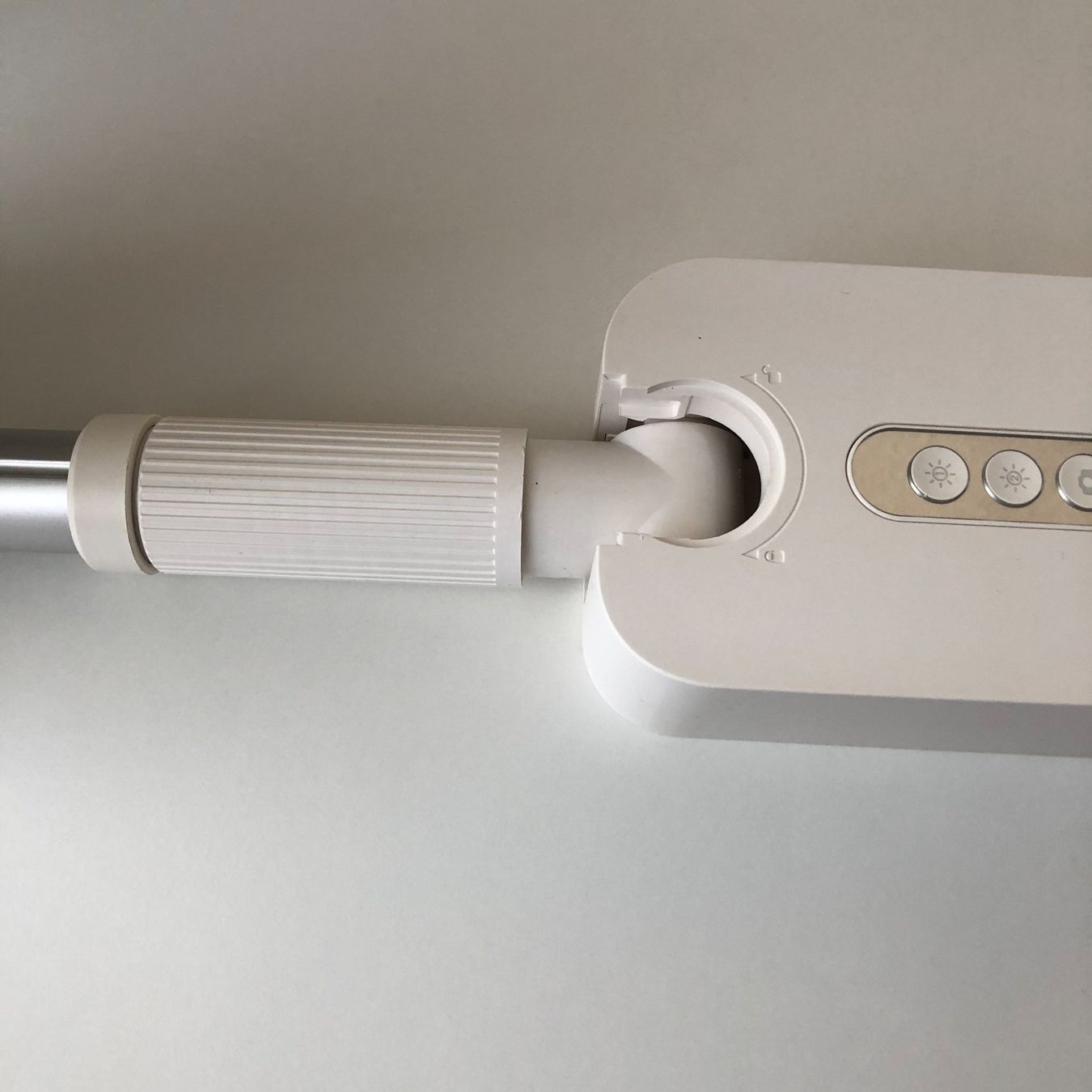 Altro in Decorazioni & Accessori: Handyhalterung, USB-Ladeanschluss – Usato da Schlieren venduto da MayaSheng1983 6