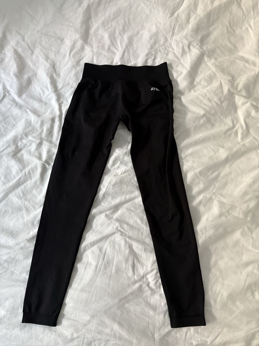 Aybl Leggings: AYBL- Black Leggings S – Neu (gemäss Beschreibung) aus Vésenaz von ilomd