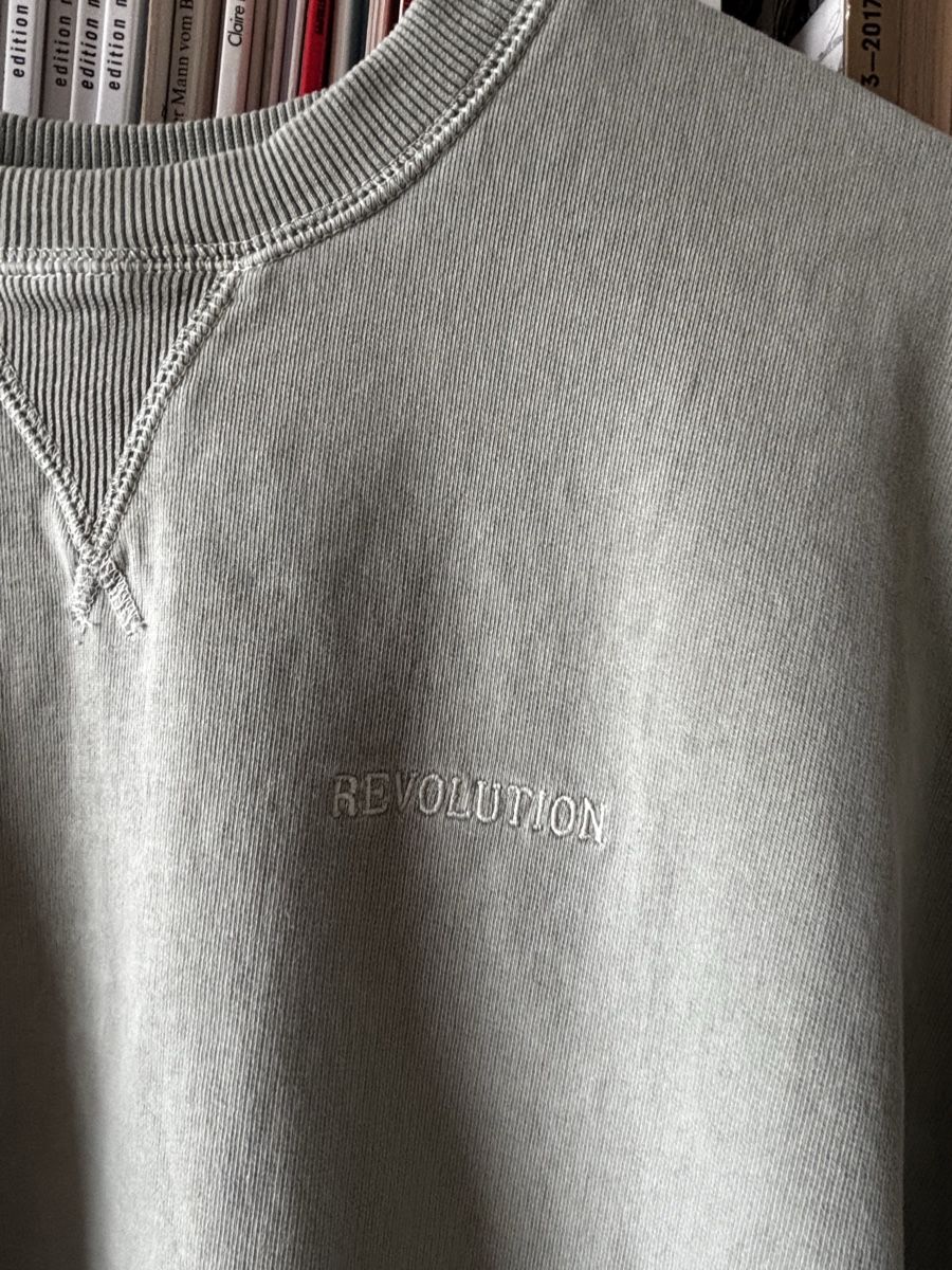 Revolution Pullover & Sweatshirts: Revolution Vintage Oversize-Sweater, Grösse M – Gebraucht aus Zürich von CallMeAppetite 1