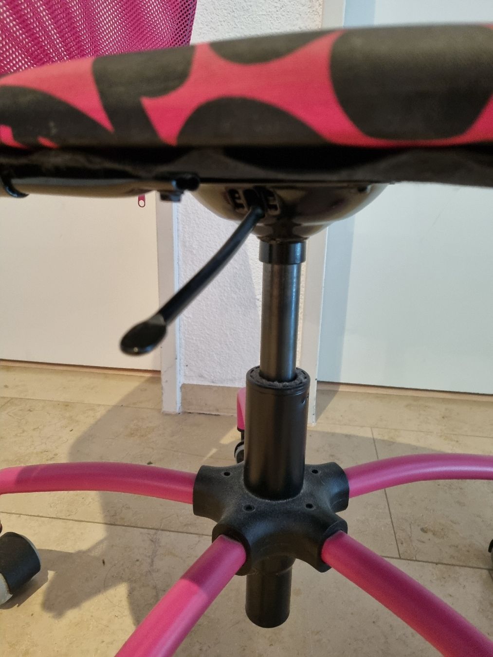 Ikea Stühle: Bürostuhl pink – Gebraucht aus Lengnau AG von Endless 2
