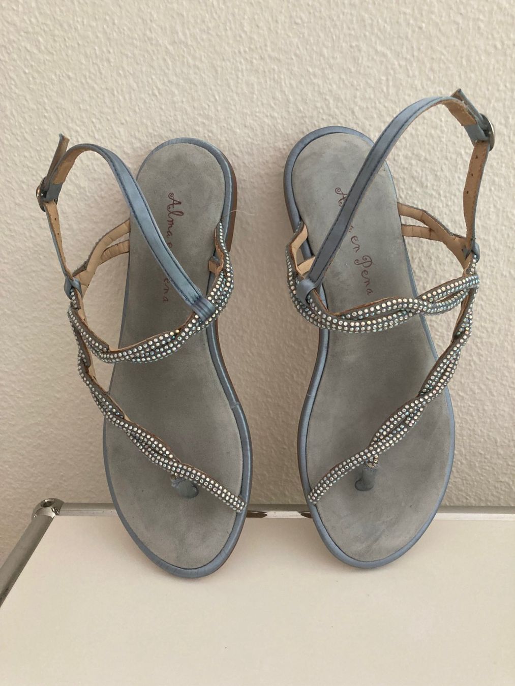 Damenschuhe: Flip Flop hellblau aus Leder mit Blink-Blink – Gebraucht aus Horgen von Willdichhaben
