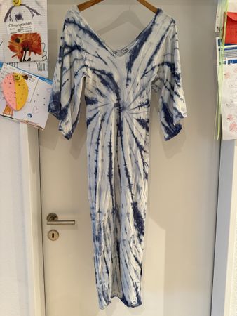 Zara Kleid Gr. S, Batik-Muster