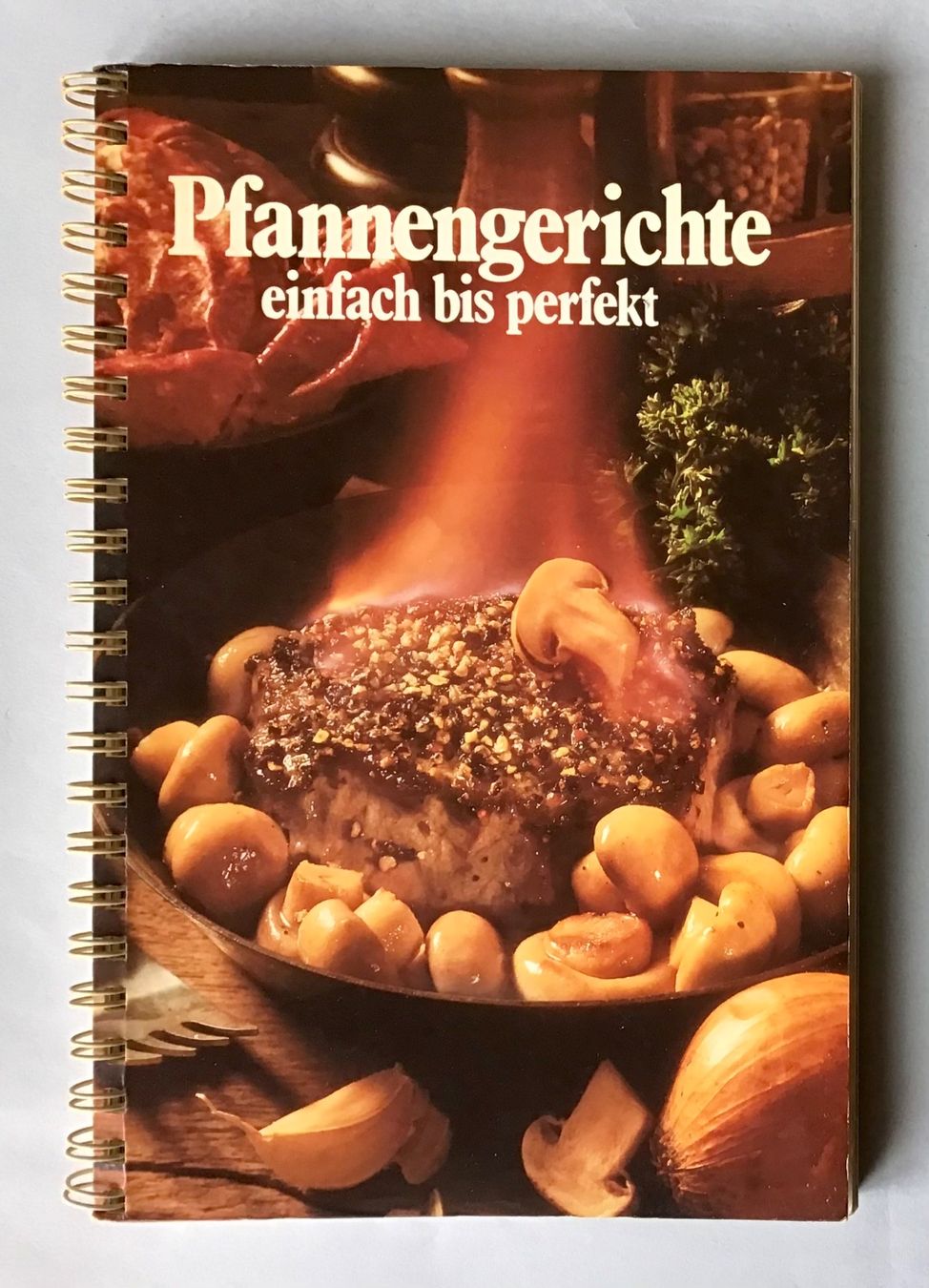 Libri: Kochbuch: Pfannengerichte einfach bis perfekt – Usato da Bubendorf venduto da Alpenheidi
