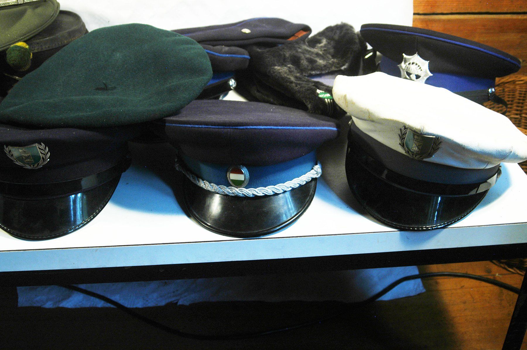 Uniformi: Uniformmützen Diverse – Usato da Herisau venduto da Wisen 2