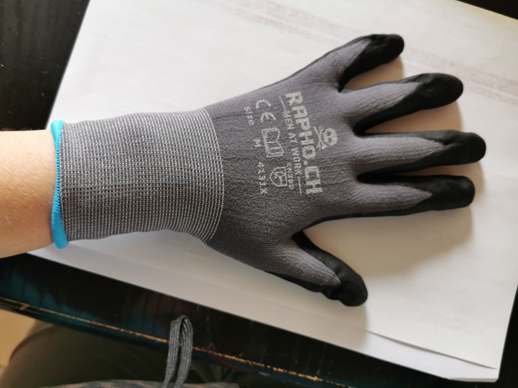 Guanti & manicotti: 12 Paar neue Gartenhandschuhe/Arbeitshandschuhe Liquidation – Nuovo e nell'imballaggio originale da Gebenstorf venduto da monschala