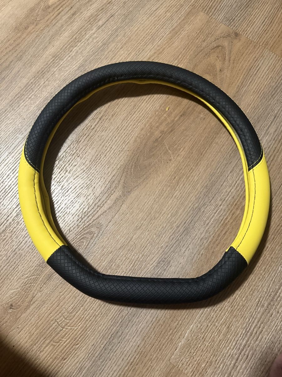 Volkswagen Accessori per altri veicoli: Neue VW gelbe Lenkradabdeckung – Nuovo e nell'imballaggio originale da Sierre venduto da Martoufo 1