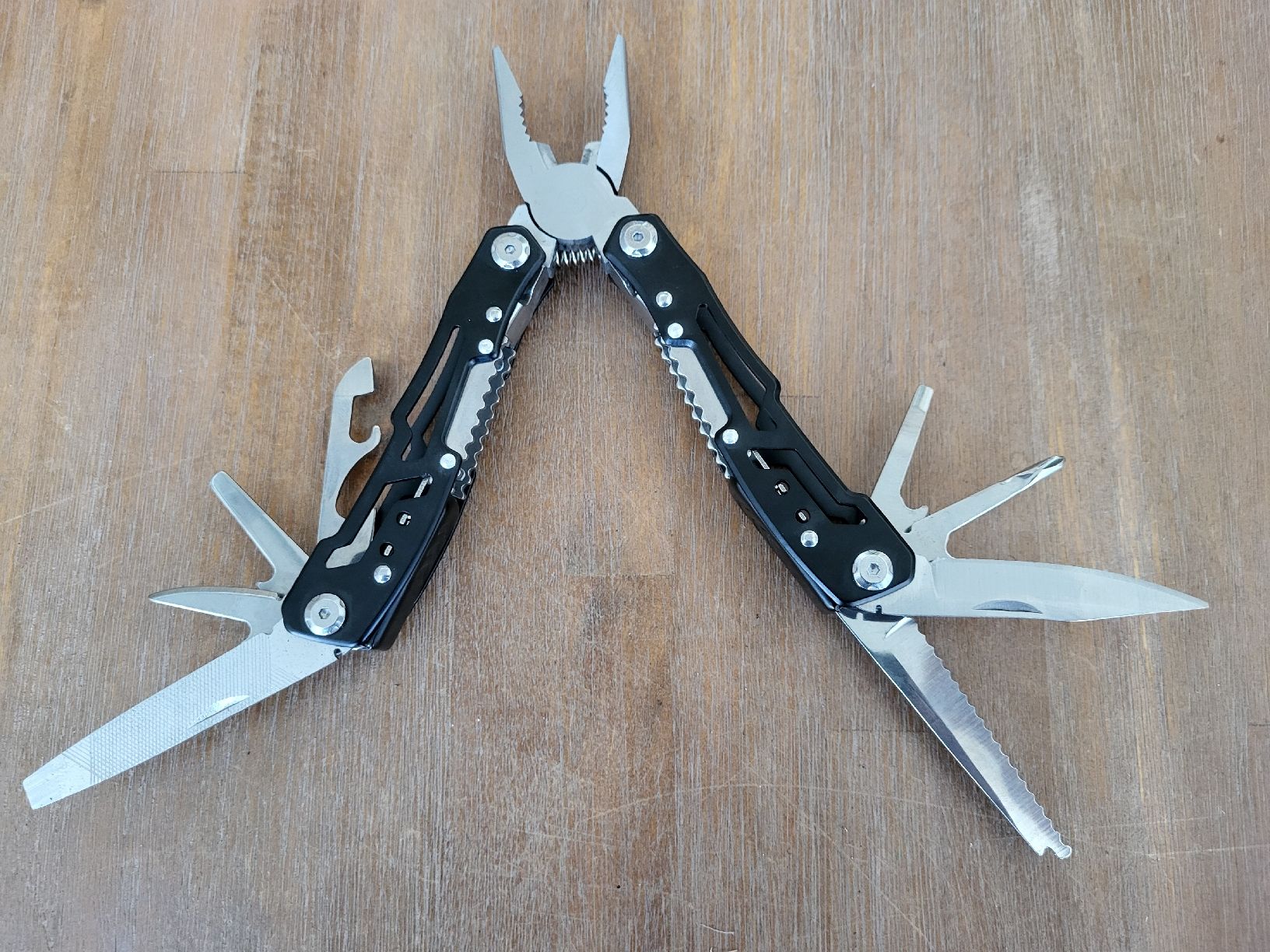 Tous les outils: MULTITOOL NEU – Neuf avec emballage d'origine à Lommiswil par Fridu_C 1