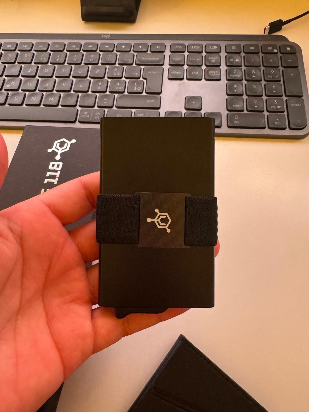Portafogli: CODE 118 Smart Wallet Schwarz + Find My Tracker, Lederhülle – Nuovo (secondo la descrizione) da Staufen venduto da jei_7bfb 3