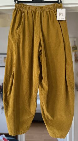 PANTALONS EN FIN VELOURS! M NOUVEAUTÉ 2026/27