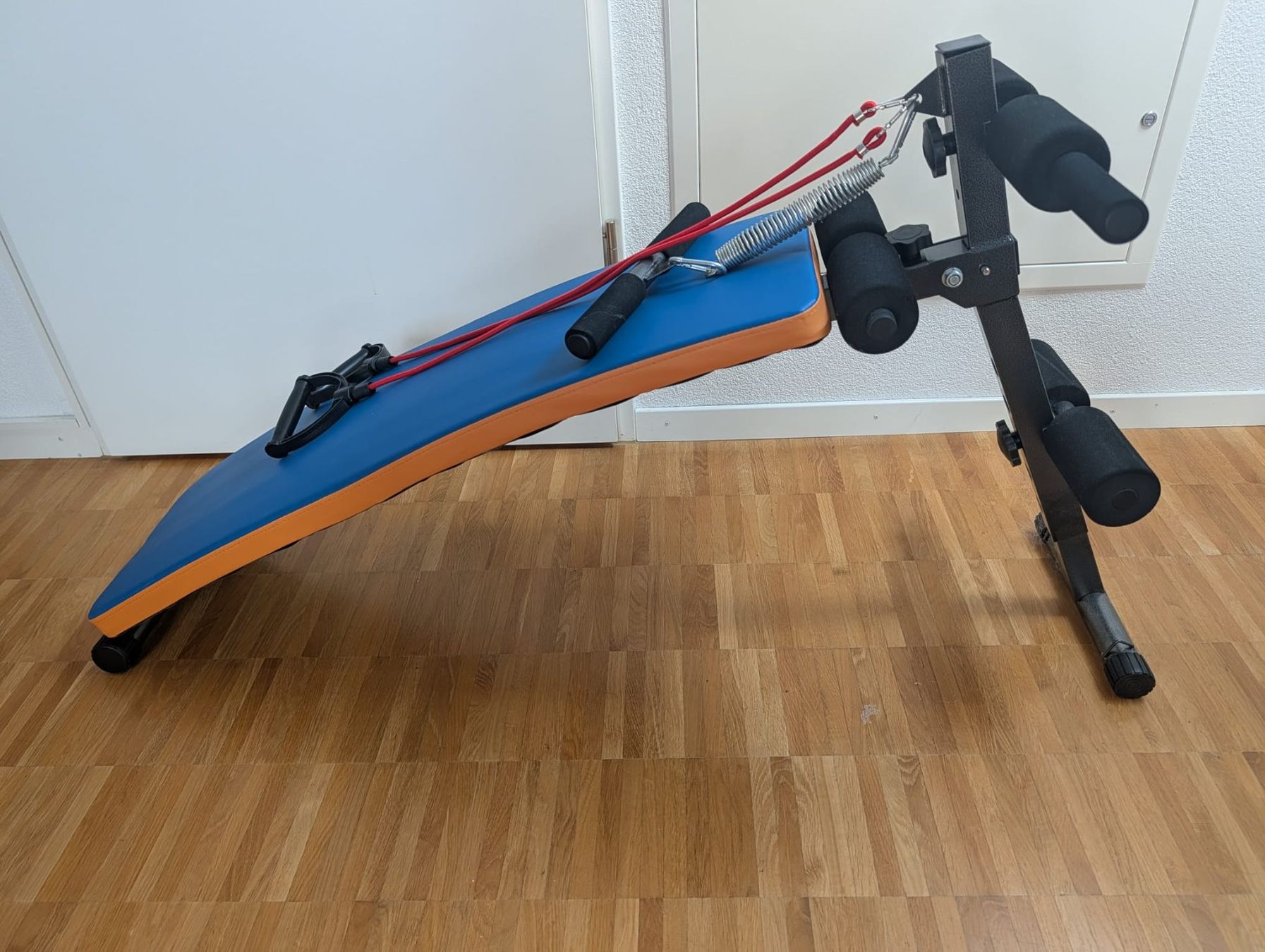 Hometrainer: Fitnessgerät Sit Up Bauchtrainer – Gebraucht aus Lupfig von Robob2