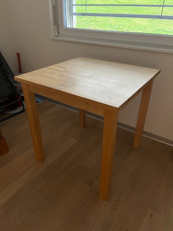 Quadratischer Tisch aus Holz von IKEA Kaufen auf Ricardo