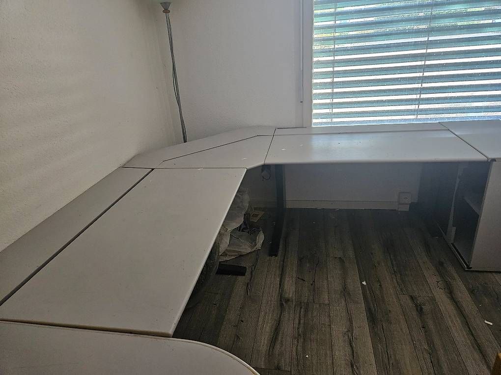 Schreibtische: Büro-Eck-Pult 6 teilig – Gebraucht aus Oensingen von Cadyone