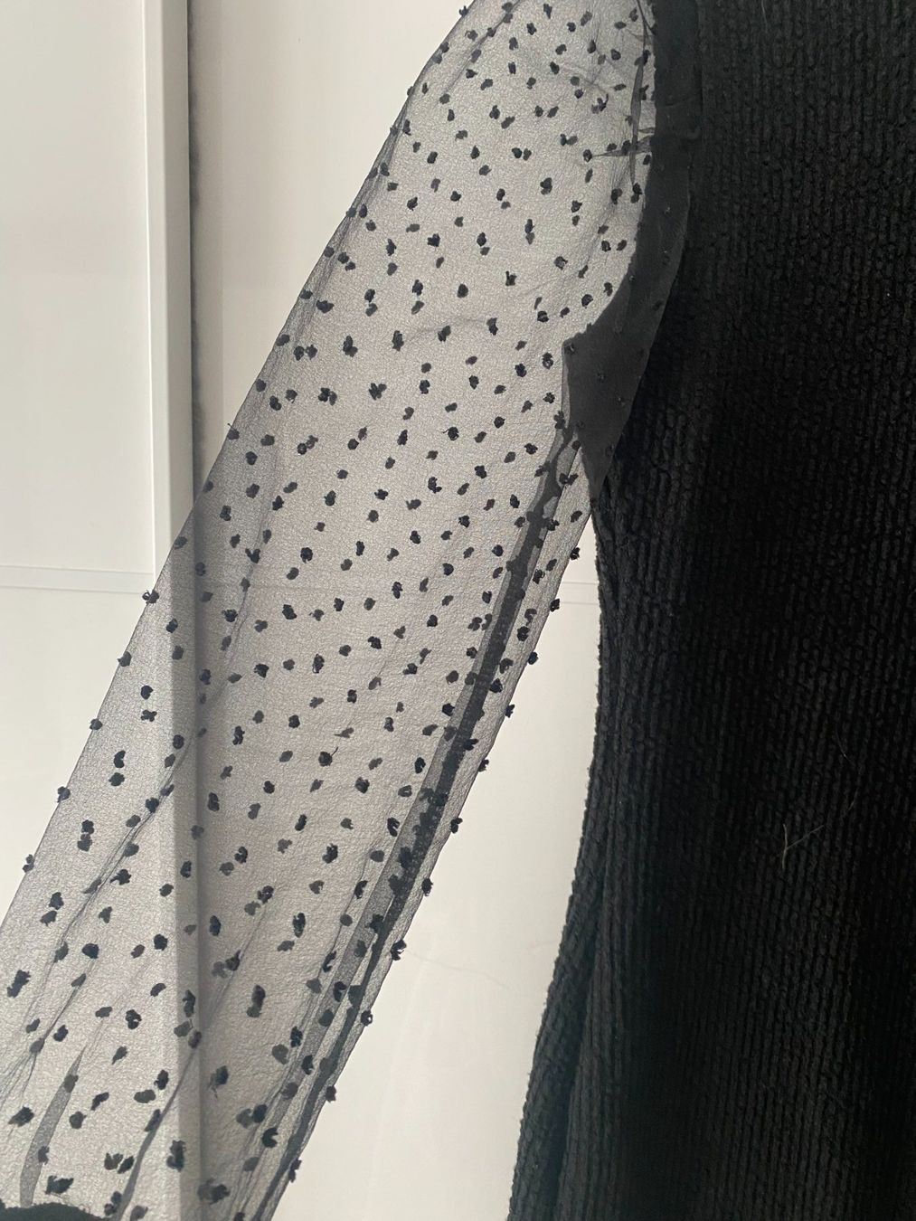 Vestiti: Schwarzes Strickkleid Gr. 38 mit transparenten Ärmeln Gothic – Usato da Füllinsdorf venduto da Sunnebliemli7 1
