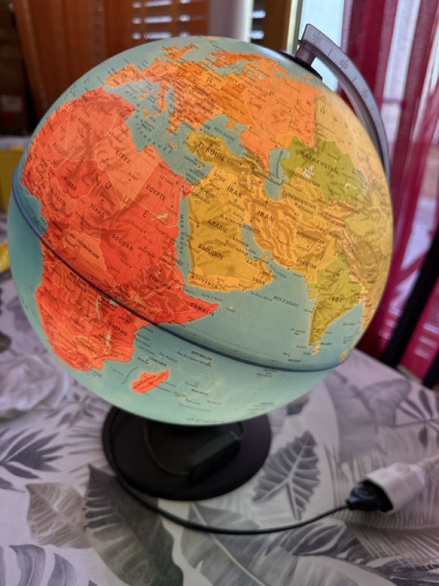 Sonstige Dekorationen & Accessoires: Globe terrestre lumineux – Gebraucht aus Châtelaine von jas_9wnr 1