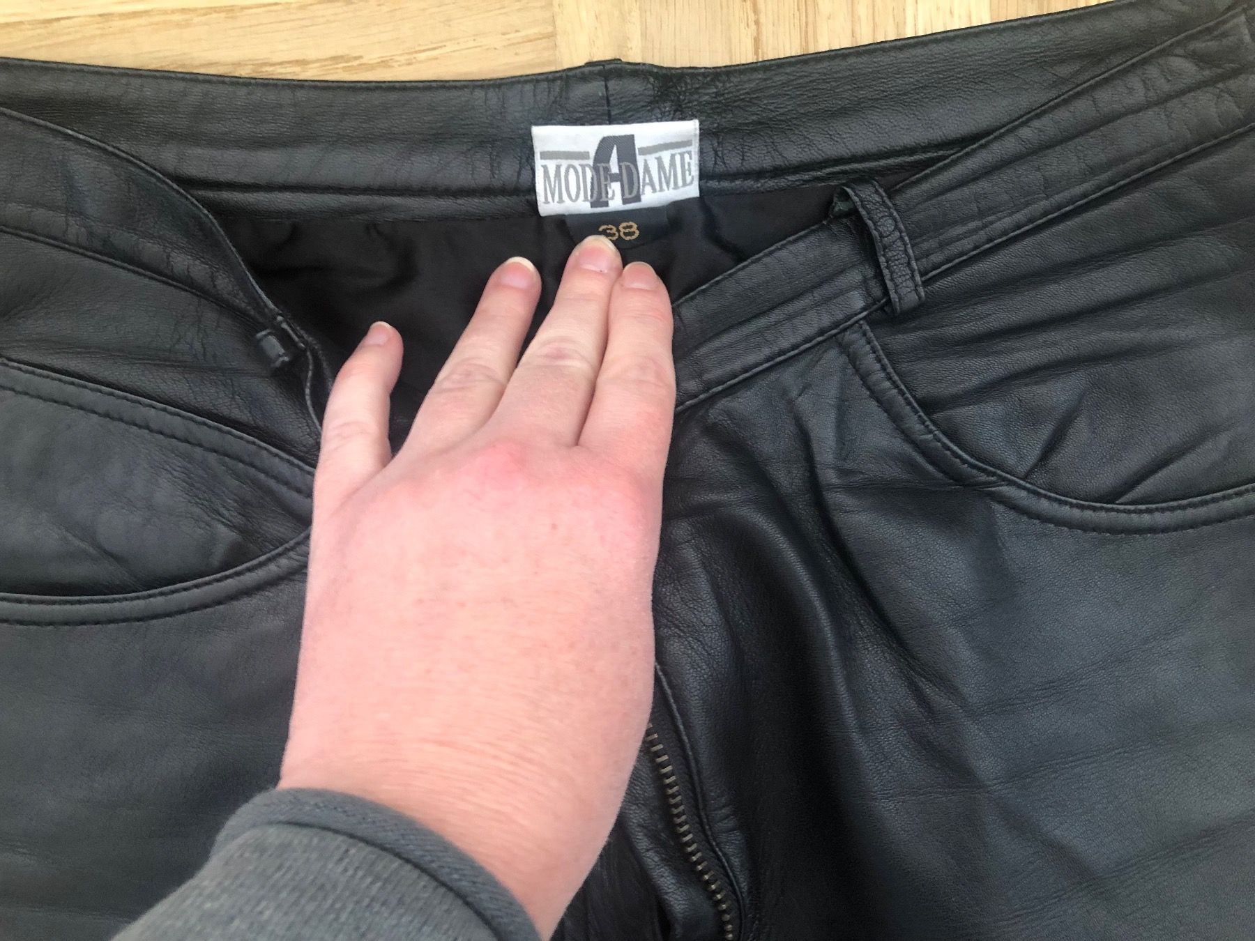 Hosen: Pantalon en vrai cuir – Gebraucht aus Onex von kattrina 1