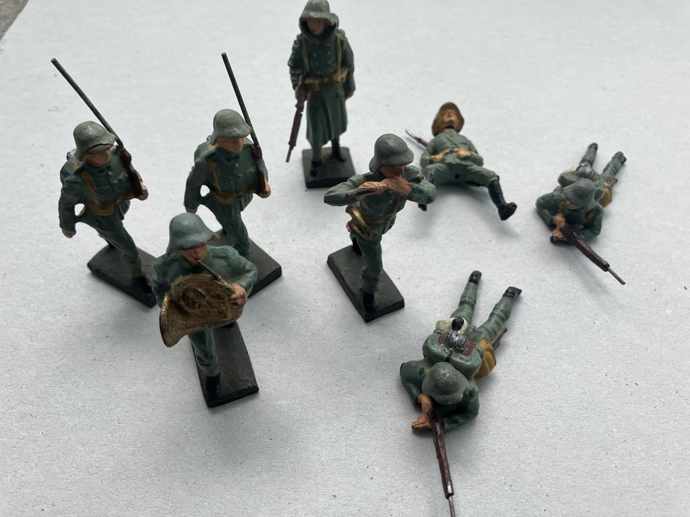 Group of Lineol / Elastolin figures 2