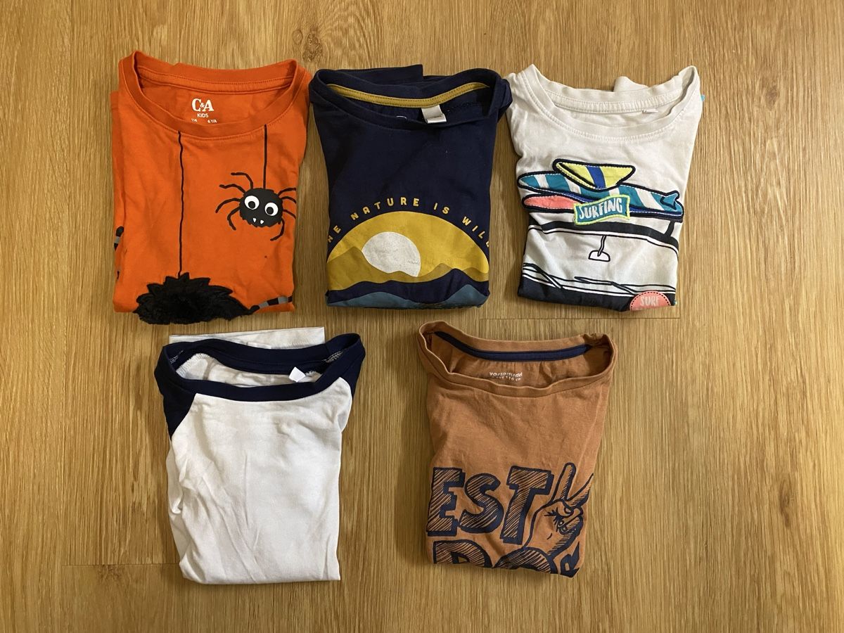 Lotti & Set di vestiti: 5er Set Shirts/Pullover, Grösse 116 – Usato da Stetten AG venduto da samana01