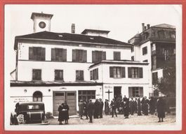Stäfa - Oldtimer vor kath. Gotteshaus - ca. 1940