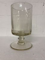 Elegantes Glas auf Fuss, zeitlos schönes Design, Top Zustand