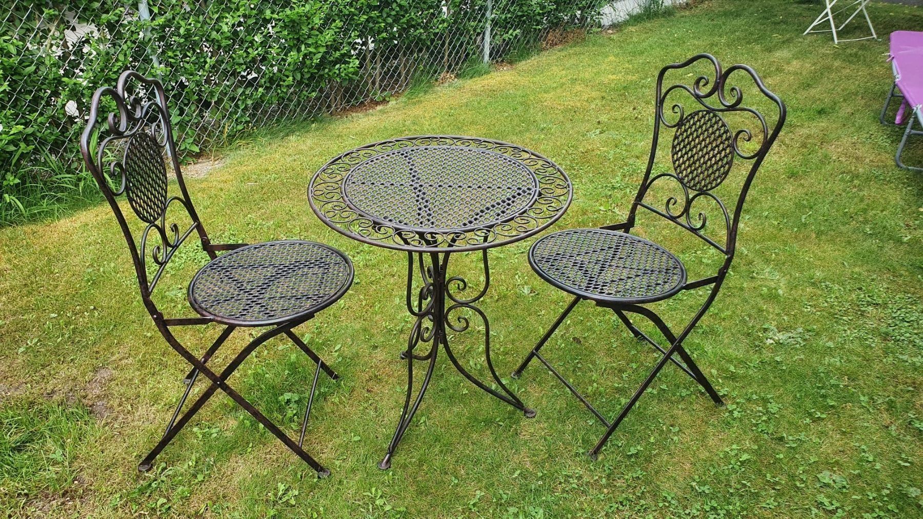 Set de table et chaises: Schönes Gartentischli mit 2 Stühlen – D'occasion à Flawil par Naphtali 7