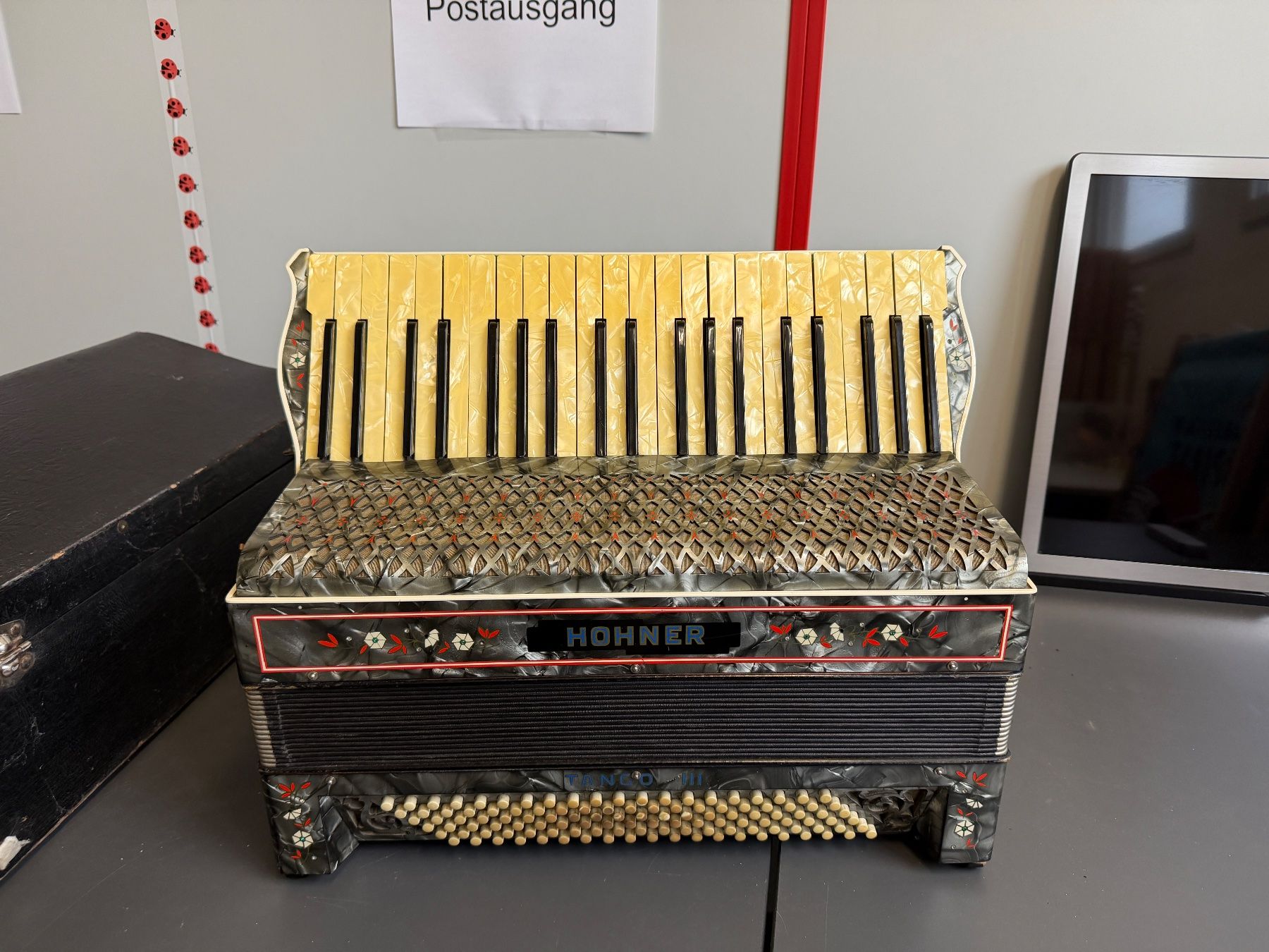 Strumenti musicali: Hohner Akkordeon Tango 3 – Usato da Aarburg venduto da Wendepunkt_Fundgrube