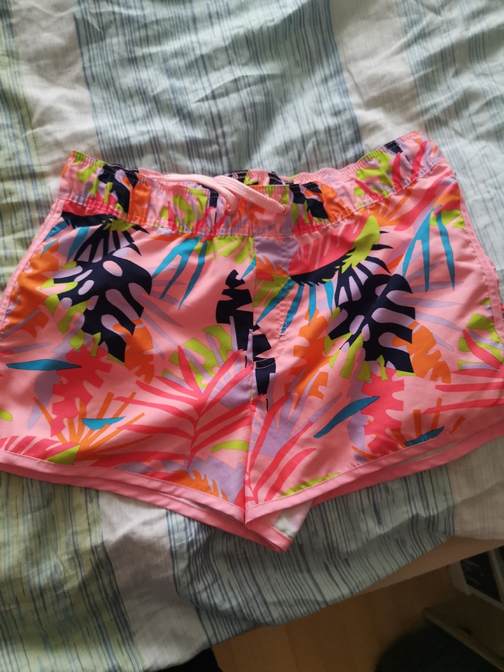 Lotti & Set di vestiti: Mädchen Shorts Gr.170/176 – Usato da Aadorf venduto da JFPS 4
