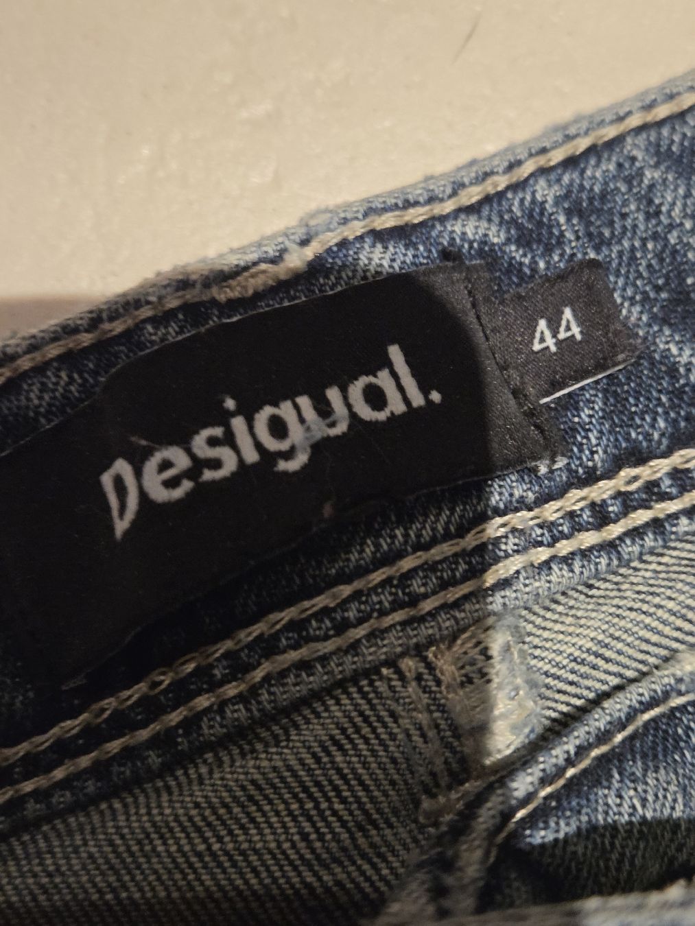 Desigual Jeans: Desigual Damen Jeans, Grösse 44 – Usato da Subingen venduto da DENDLE20 2