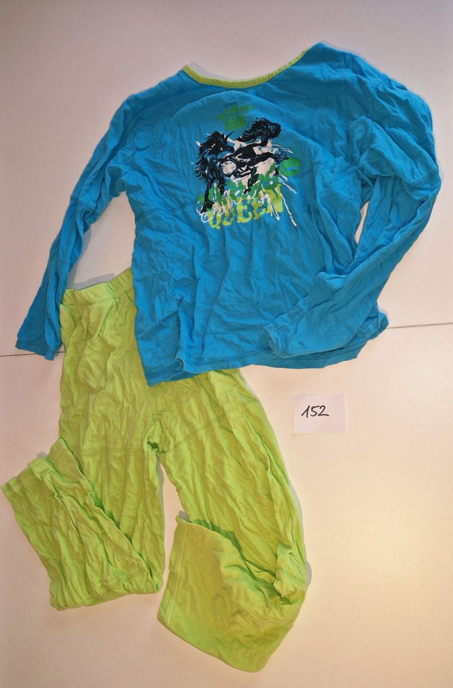 Pigiama & Simili: Pyjama Grösse 152 – Usato da Stüsslingen venduto da white_angel86