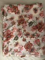 Schöner Stoff mit Blumenmuster (ca. 260 cm x 85 cm)