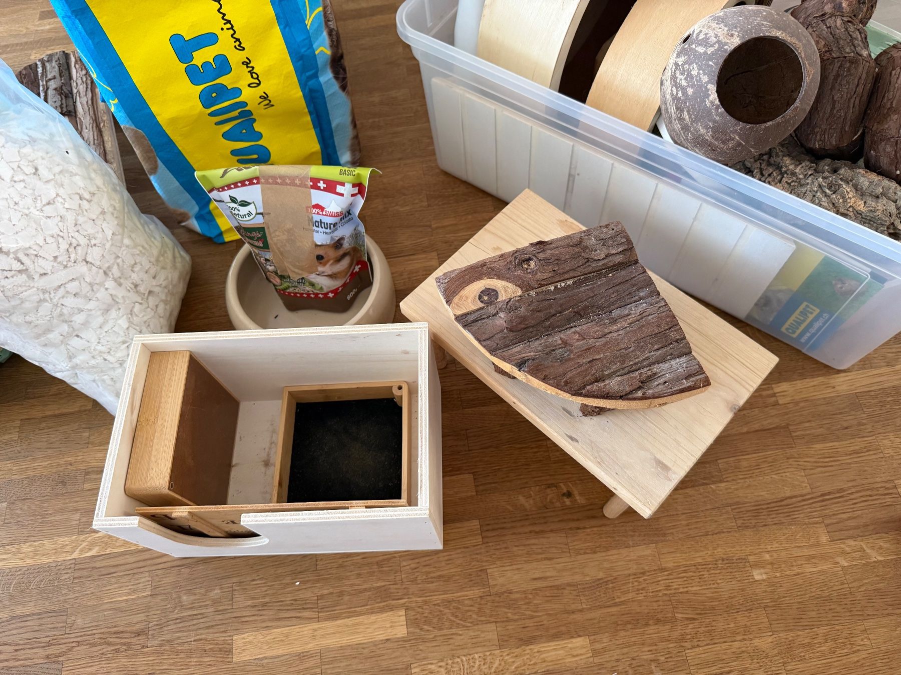 Gabbie, trasporto & Sicurezza: Hamster-Gehege/Terarium mit Accessoires. – Usato da Herrenschwanden venduto da Frenur 2