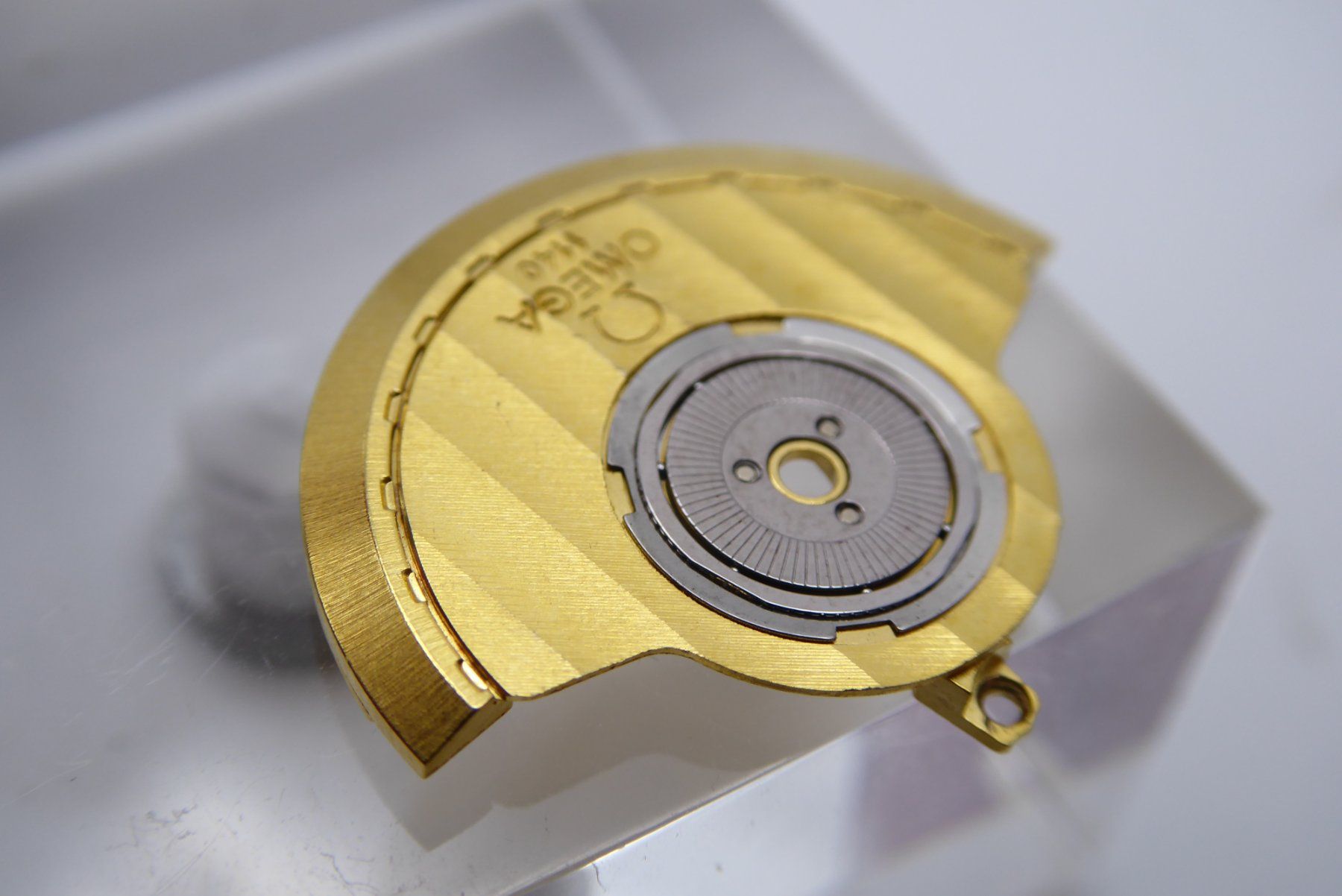 Omega Orologi: Omega Oscillating Weight Automatic Rotor cal. 1140 – Usato da Geneve venduto da adr_xk6n 3