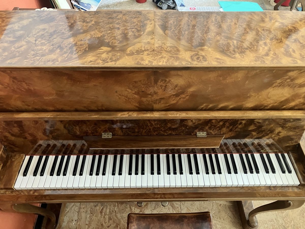 Strumenti musicali: Piano droit occasion – Usato da Colombier NE venduto da Nadinkaa 2