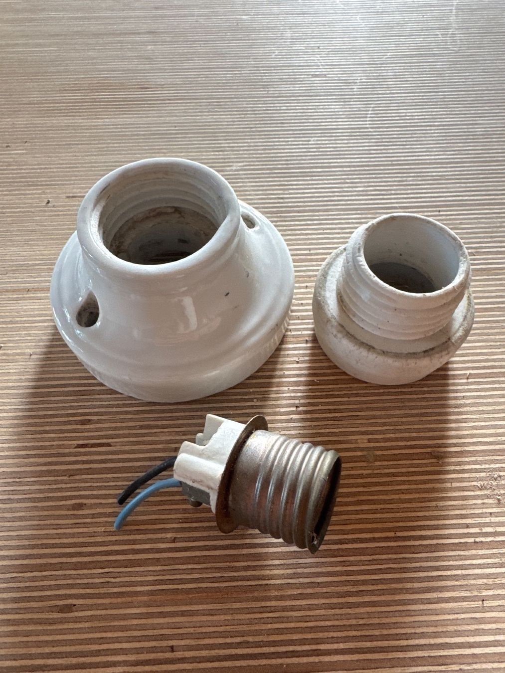 Lampade: Porzellan E27 Lampe – Usato da Männedorf venduto da verenaweg 1