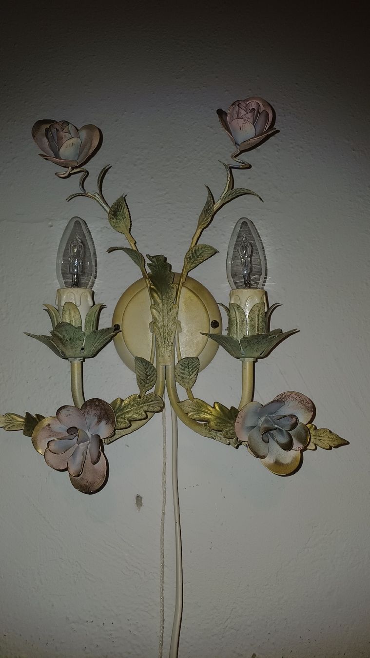 Lampen: Vintage Wandlampe – Gebraucht aus Flawil von Naphtali