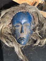 Alte Maske Afrika alte, blaue Mwana pwevo Maske aus Sambia