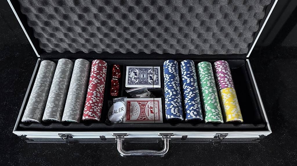Giochi: Pokerkoffer (1 Satz Chips fehlt) – Usato da Lausen venduto da dannywidmer
