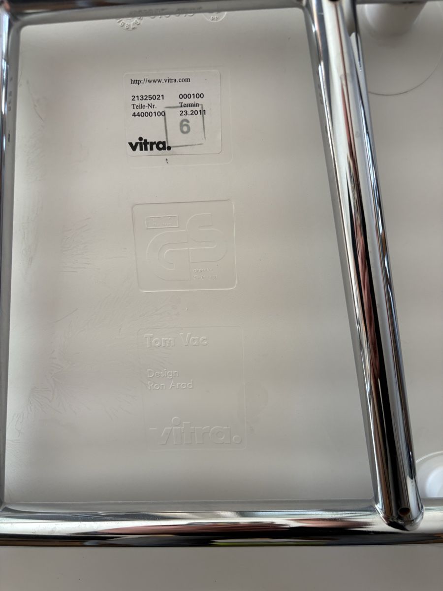 Set di tavolo e panche: Vitra Tisch und Stühle – Usato da Basel venduto da v3t_z9gg 2