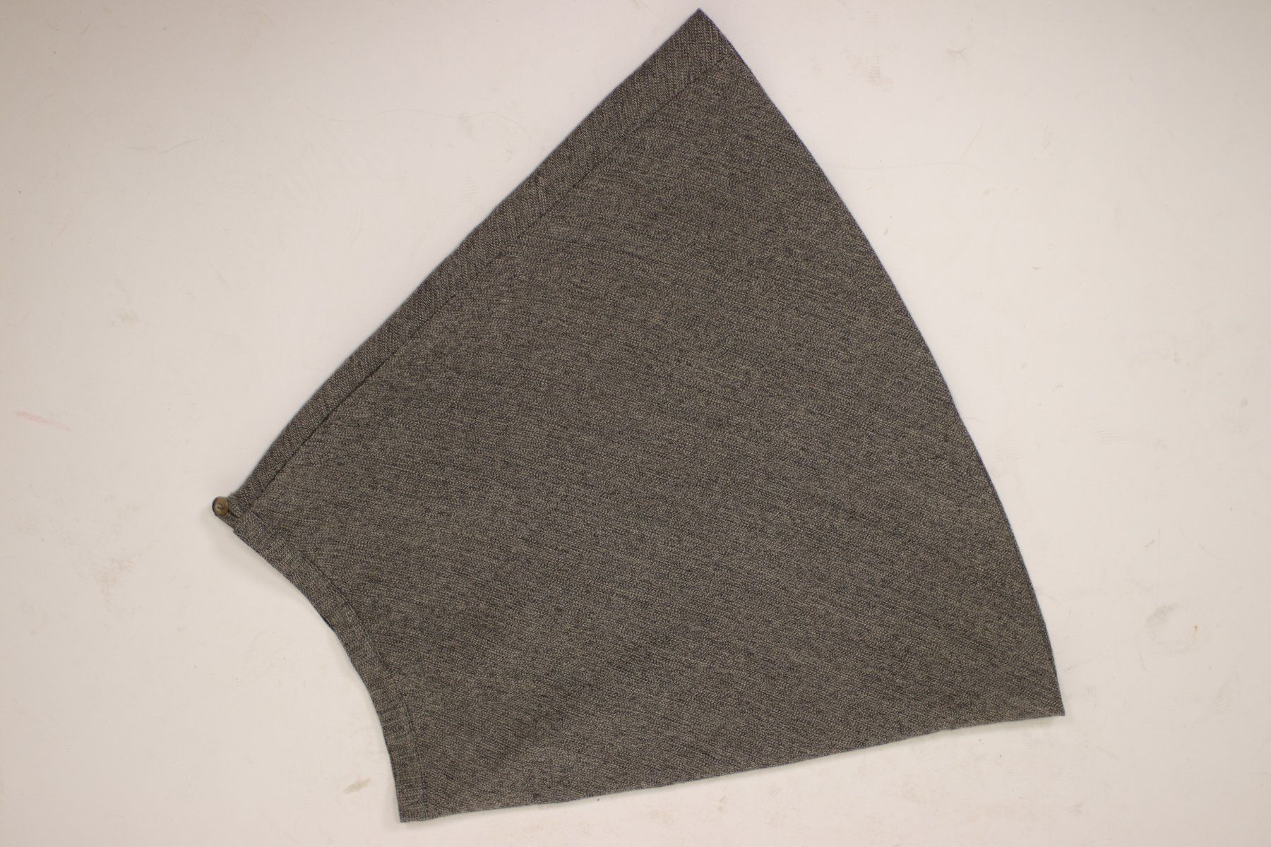 Max Mara Gonne: Grey MAX MARA Grey Mini skirt - Size S – Usato da Hombrechtikon venduto da BAZ-Vintage 4