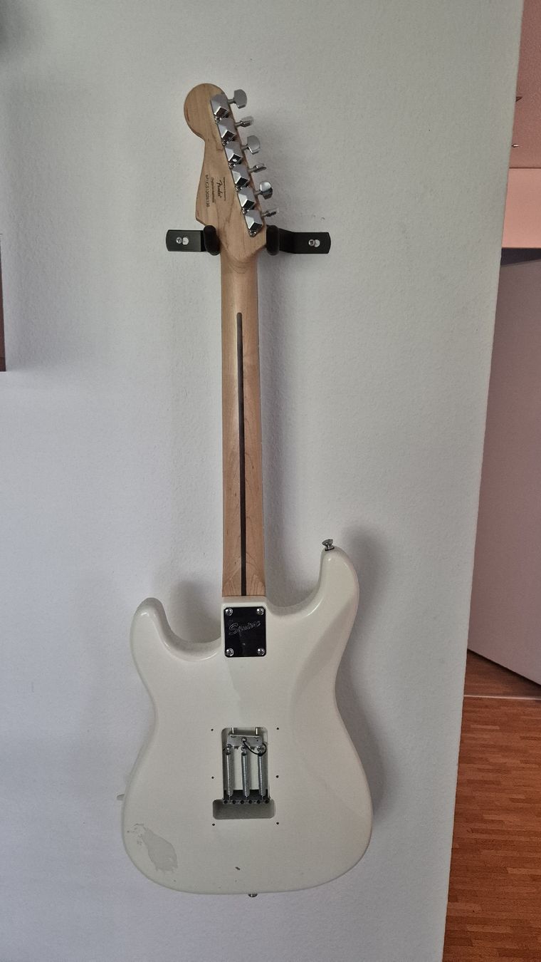 Squier Strumenti musicali: Squier by Fender Bullet Strat E-Gitarre – Usato da Reichenburg venduto da denfeu94 4